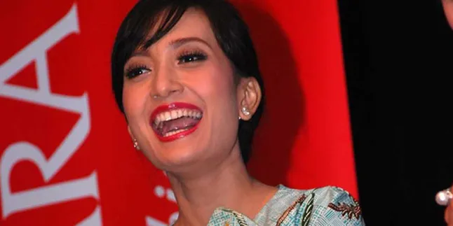 Artika Sari Devi Biasakan Ngobrol Dengan Anak