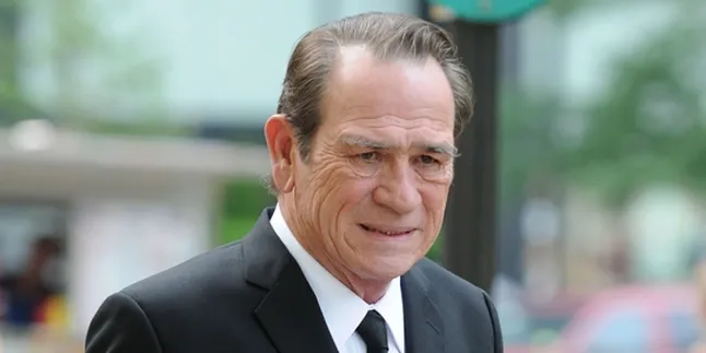 Tommy Lee Jones, Pemegang Kunci Perang Dunia II