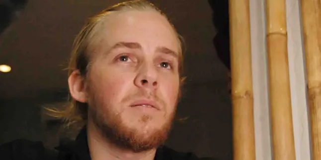 Vokalis Debu Benarkan Sudah Menikahi Cinta Penelope