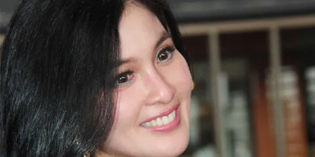 Percaya Hoki, Sandra Dewi Pakai Hijau Saat Imlek?