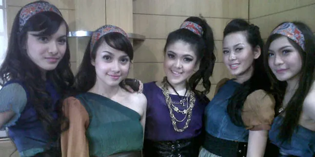 Tina Toon Jadi Leader Tina With The Girls