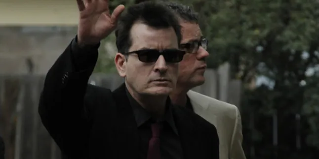 Charlie Sheen: 'TWO AND A HALF MEN' Ada Hantunya!