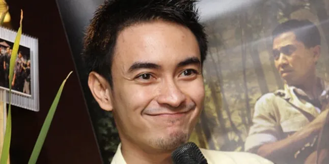 Zumi Zola Kirim BBM Phone Sex ke Selingkuhannya