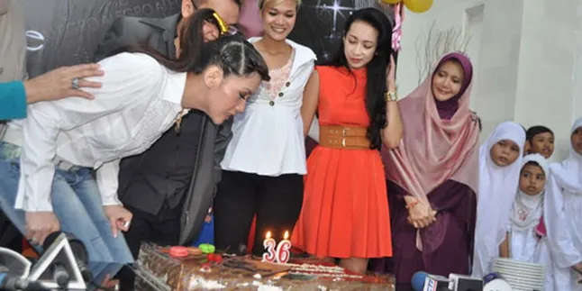 Maia Rayakan Ultah ke-36 Bareng Anak Yatim