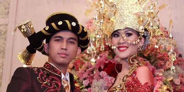 Resepsi Pernikahan, Naga Lyla Nari Tor Tor