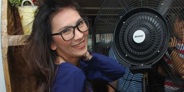 Jennifer Arnelita Sayangkan Sikap Syahrini?