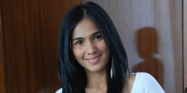 Nova Eliza Wanita Kosmopolitan