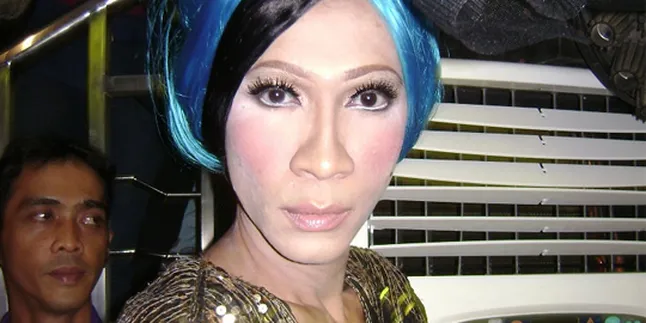 Ternyata Aming Penggila Karaoke!