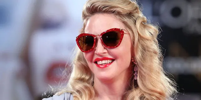 Cover Album MDNA Dirilis!