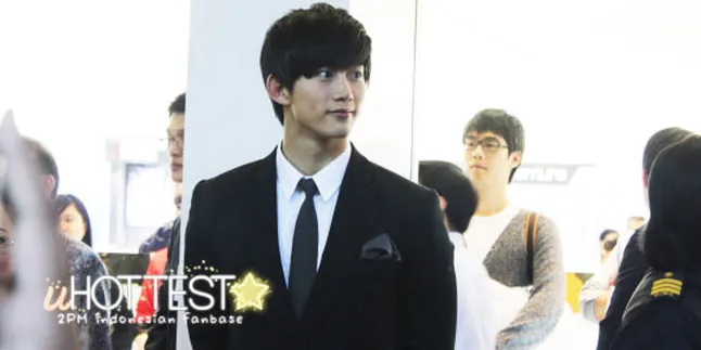 Dinner, Taecyeon 2PM Ditemani Selebritis Indonesia?