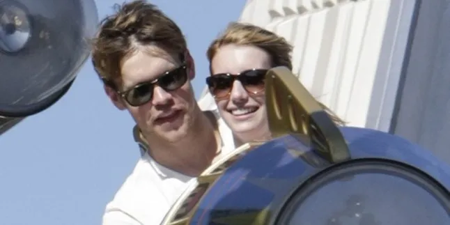 Emma Roberts - Chord Overstreet Putus