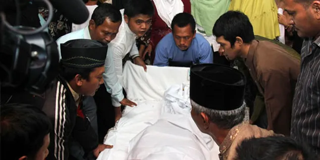 Ayu Dewi: Semoga Ade Namnung Lebih Baik di Sana