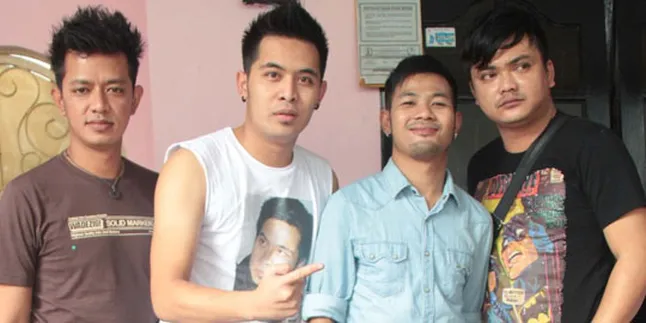 D Bagindas, Dari Pengangguran Hingga Penghargaan