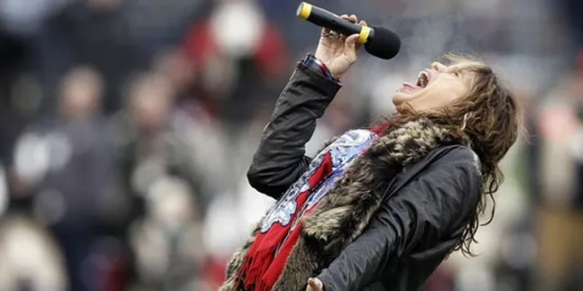 Dihujat, Steven Tyler Tetap Dibela
