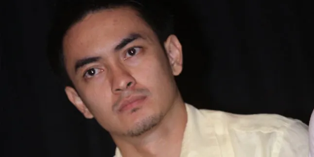 Saking Ketakutan, Zumi Zola Pun Nabrak Tembok