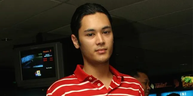 Kronologi Lempar Gelas Sloki Panji Trihatmodjo