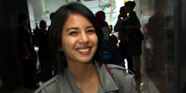 Tya Ariestya Tulis Skripsi Tentang Twitter