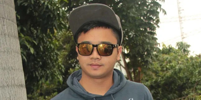 Derby Romero Jadi Takut Naik Pesawat Derby Romero Jadi Takut Naik Pesawat