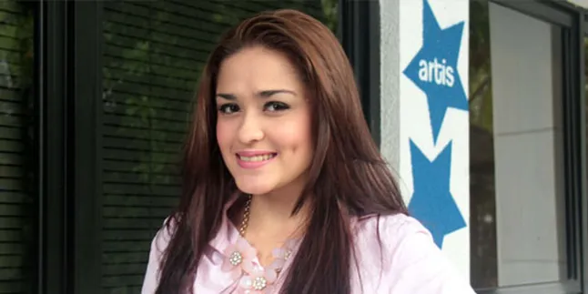 Jadi Penyanyi, Yasmine Wildblood Ingin Punya Album Sendiri Jadi Penyanyi, Yasmine Wildblood Ingin Punya Album Sendiri