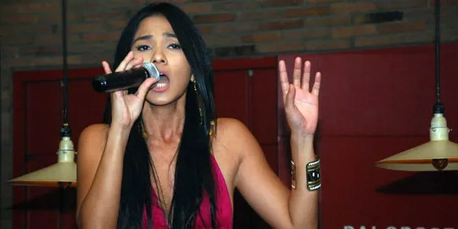 Bercerai, Nova Eliza Curhat di 'Putus Nyambung'?