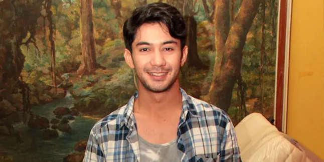 Gabung di 'DILEMA', Reza Rahadian Senang