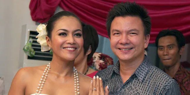 Congrats! Denada - Jerry Aurum Menikah!