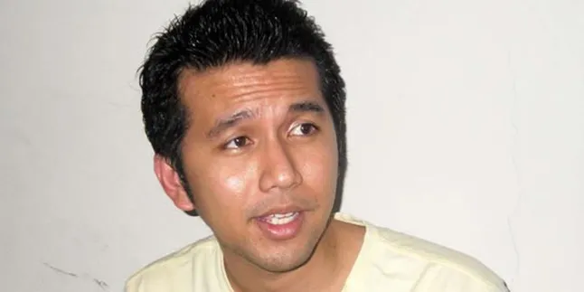 Emil Dardak, Penyanyi Sekaligus Eksekutif Muda