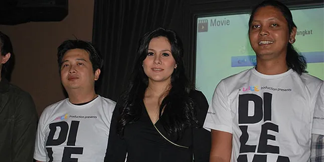 Wulan Guritno 'Terpaksa' Jadi Lesbian