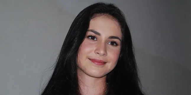 Arumi Bachsin - Emil Dardak Bantah Pacaran