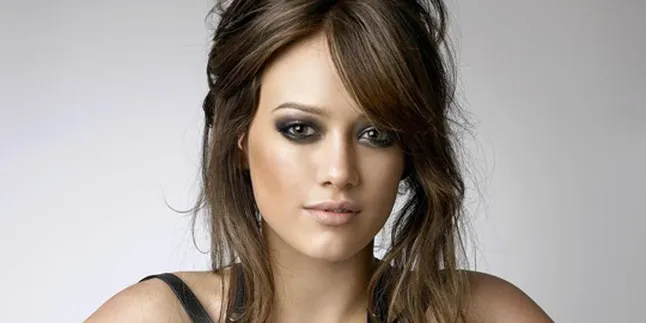 Hilary Duff Pajang Foto Hot Bareng Suami