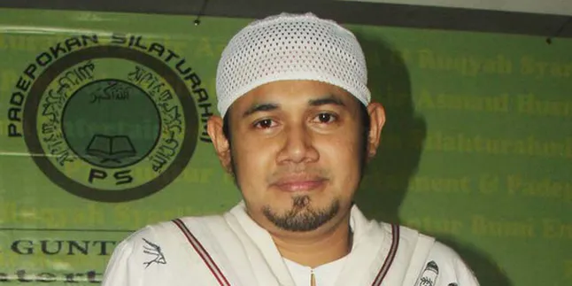 Ustad Guntur Bumi Klarifikasi Kado Dari Puput Melati