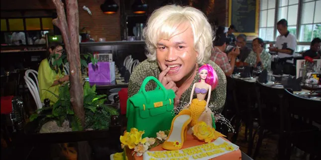 Tata Liem Dikado Cincin oleh Pacar