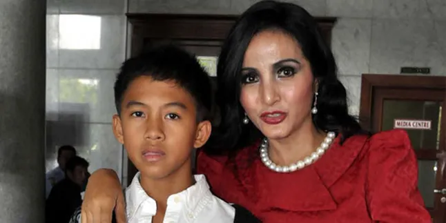 Machica Mochtar Minta Pihak Yang Tak Puas Lapor MK