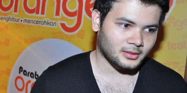 Ups, Penggemar Suka Cabuti Bulu Dada Ridho Rhoma