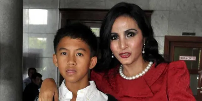 Machica Terharu Dengan Keluarga Moerdiono