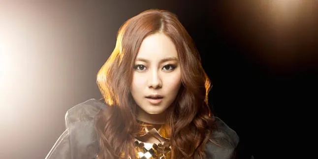 Uee Diajak Kencan Dua Selebriti