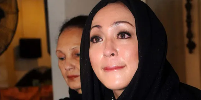 Air Mata 'Palsu' Angie di Kematian Adjie