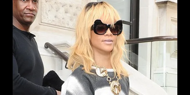 Rihanna Bakal Jadi Whitney Houston?