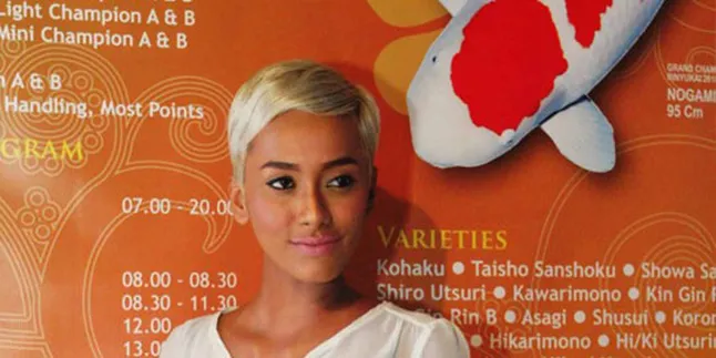 Kimmy Jayanti Hobi Pelihara Ikan Koi