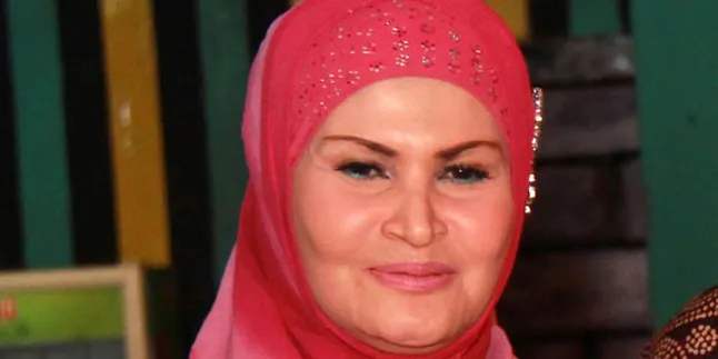 Cut Yanti Kagumi Keindahan Lautan Pulau Sabang