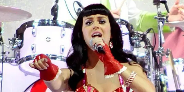 Transformasi Seksi Katy Perry di Majalah Interview
