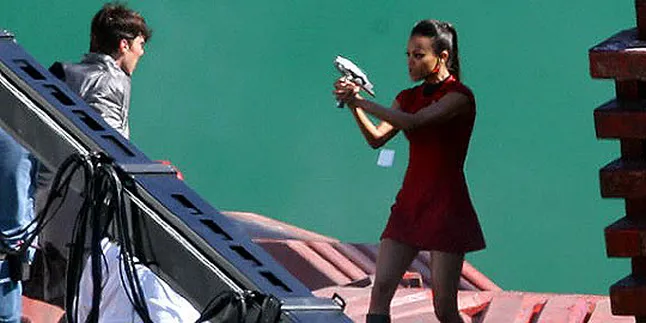 JJ Abrams Geram Foto 'STAR TREK 2' Beredar