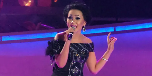 Sibuk Kerja, Penyebab Dewi Gita Keguguran?