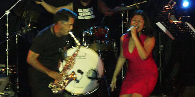 Pertama ke Malang, Dira Sugandi Sakit