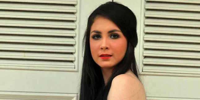 Arumi Bachsin: Jazz Easy Listening dan Enak Dilihat