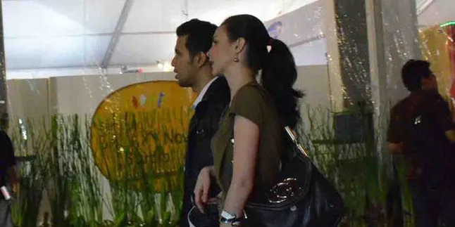 Mesranya Arumi Bachsin - Emil Dardak di JJF 2012 Mesranya Arumi Bachsin - Emil Dardak di JJF 2012