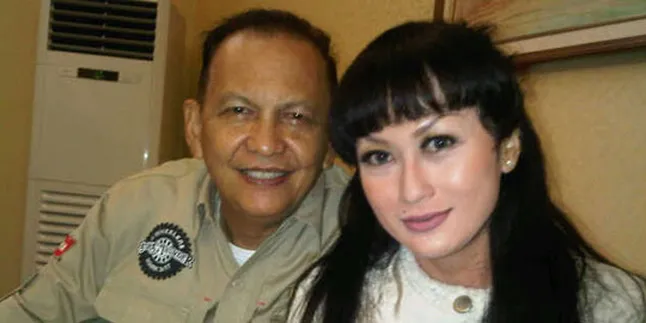 Sisca Dewi Menjalin Hubungan Dengan Roy Marten?