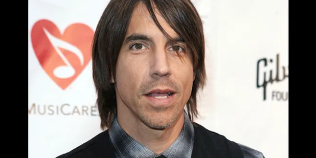 Pasca Operasi, Vokalis RHCP Pamer Mobil Aneh Pasca Operasi, Vokalis RHCP Pamer Mobil Aneh