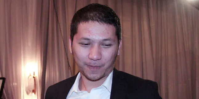 Cium Renata Kusmanto, Gading Marten Antusias