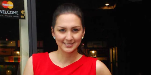 Donna Agnesia Ikuti Jejak Suami